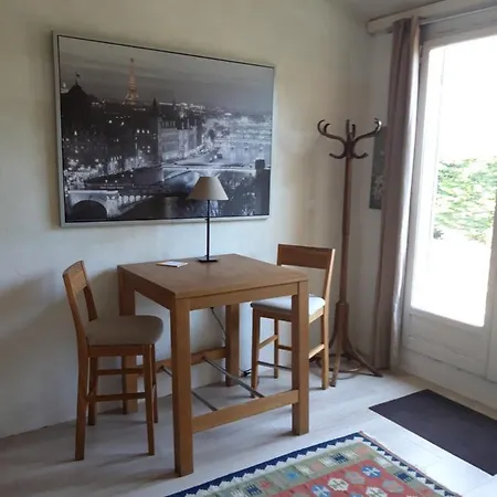 Oda ve Kahvaltı D'hotes Aux Tournesols *